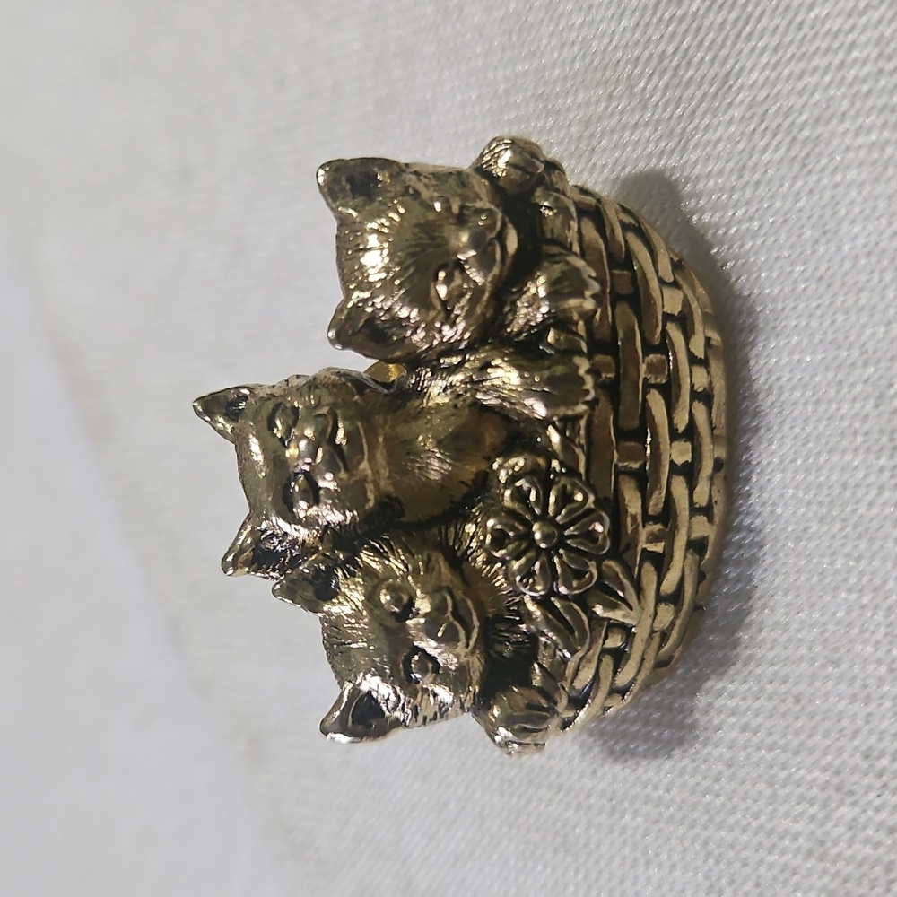 Vintage 1990 Avon Kittens Basket of Love Pin
